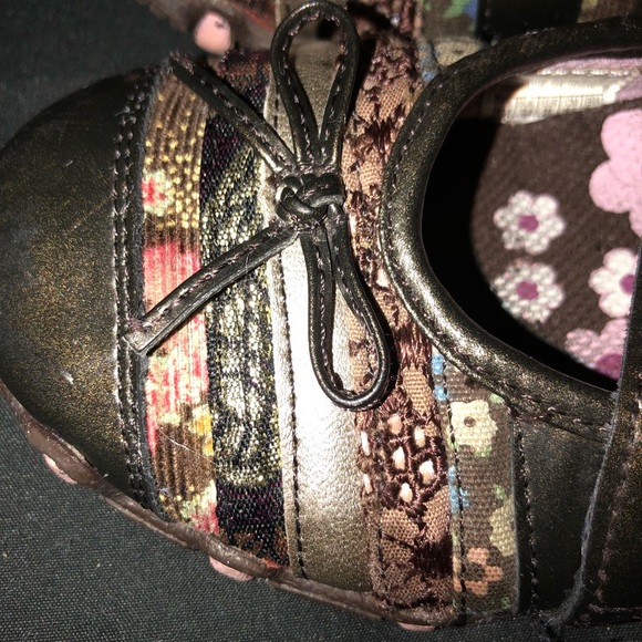 Girls Skechers - Picture 3 of 6